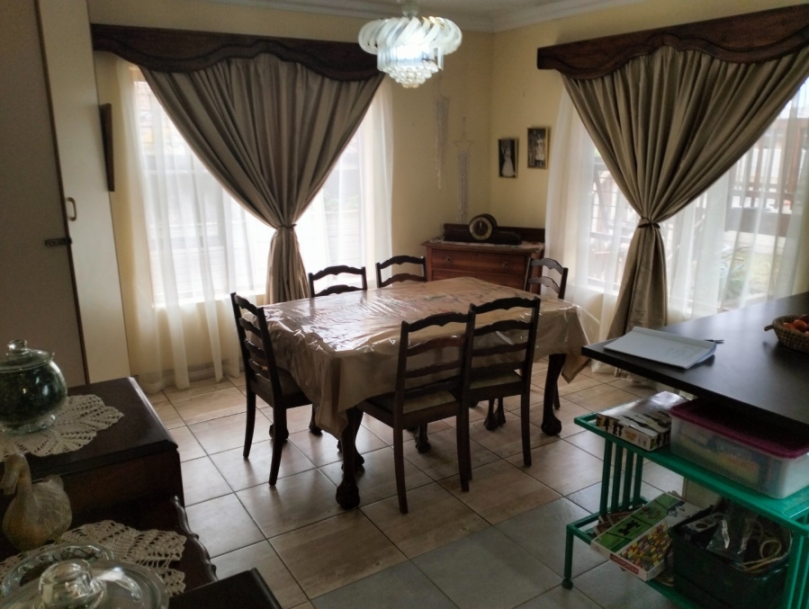 To Let 3 Bedroom Property for Rent in Fraaiuitsig Western Cape